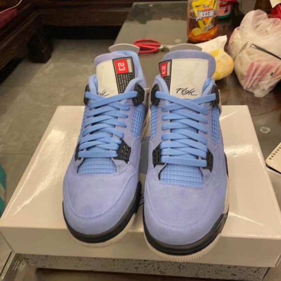 Jordan 4 Retro “University Blue”